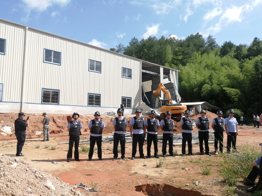 朋口镇联合执法拆除违建.jpg