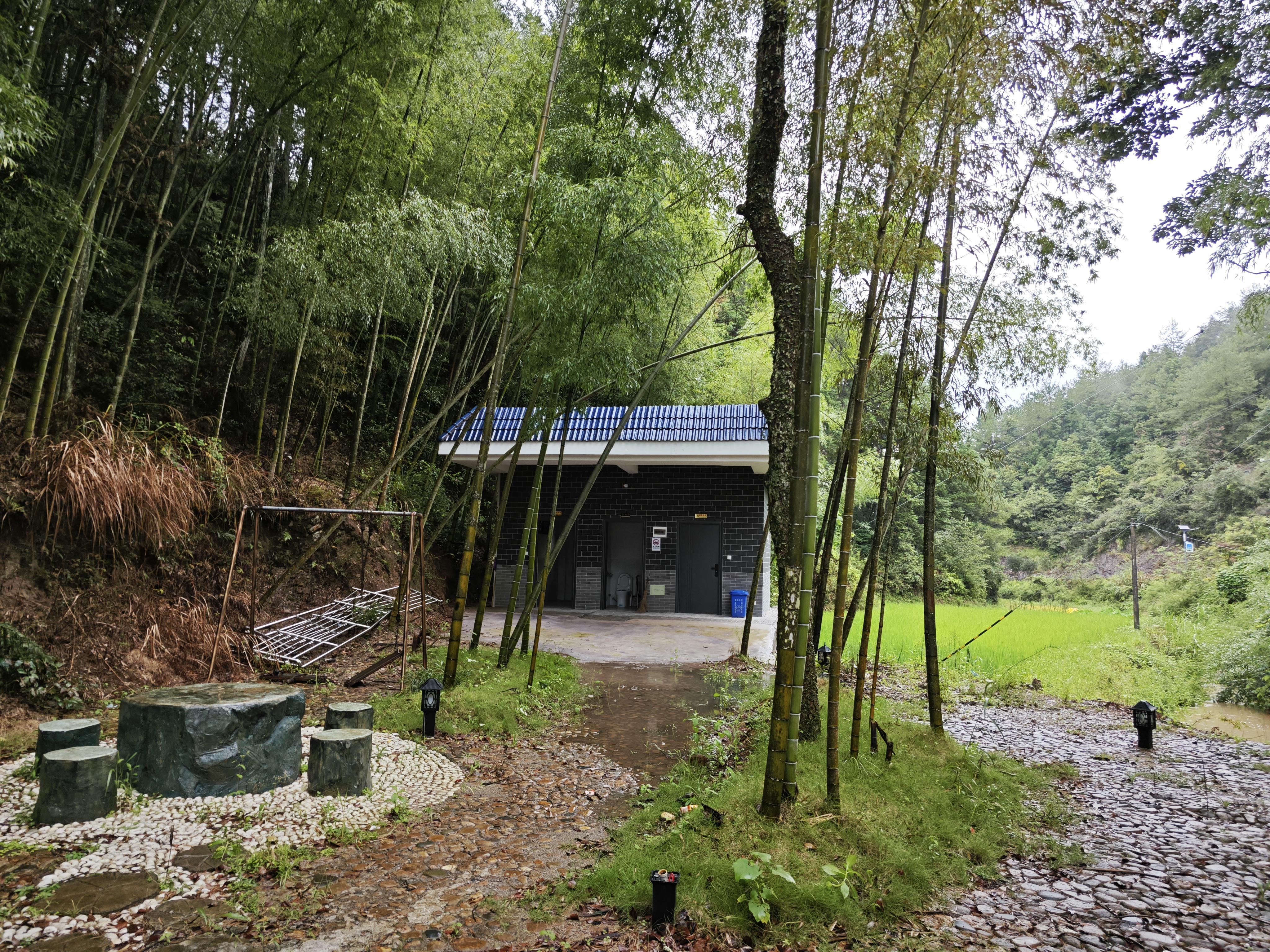 新建公厕,位于塘前乡迪坑村黄泥坪自然村.jpg