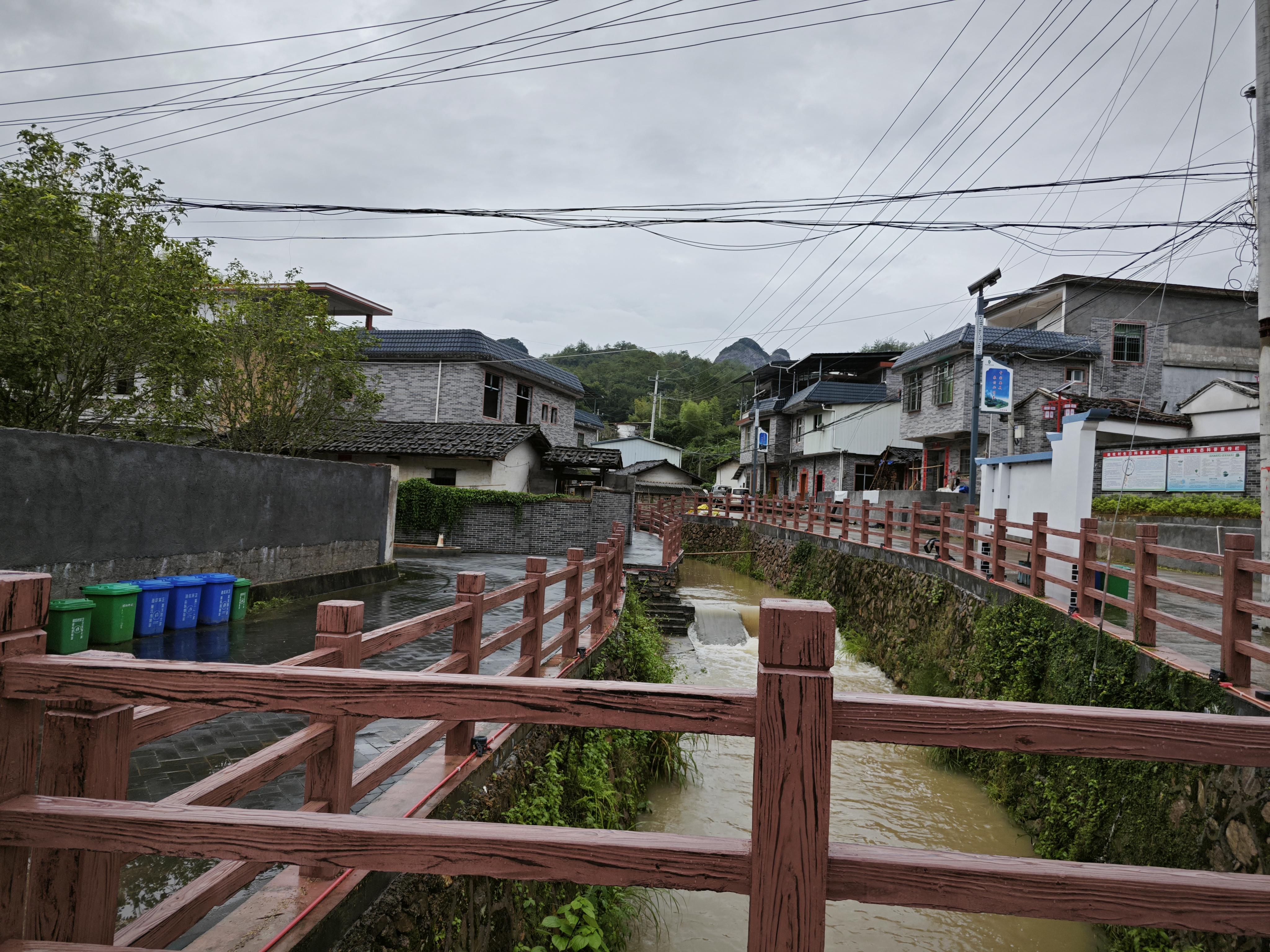 护栏建设,位于塘前乡迪坑村大树下自然村.jpg